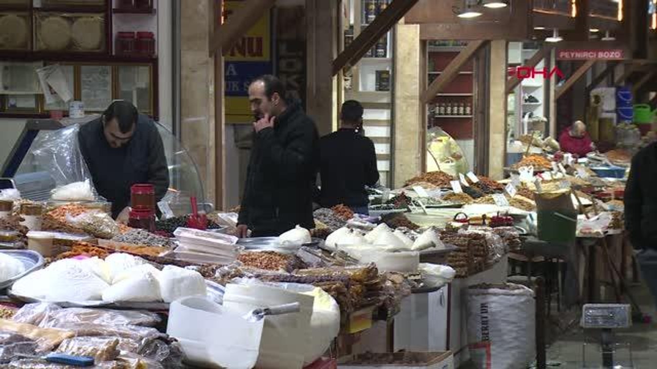 ELAZIĞ TARİHİ ÇARŞIDA ESNAF, 'YA ALLAH, BİSMİLLAH' DİYEREK KEPENK AÇTI