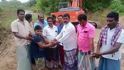 நீர் நிலைகளை தூர்வார.. உண்டியல் பணத்தை தந்த சிறுவன்.. பொதுமக்கள், தன்னார்வலர்கள் பாராட்டு