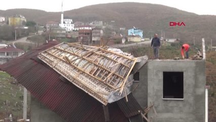 Kocaeli'de fırtına; çatılar hasar gördü, vapur seferleri iptal oldu