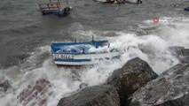Pendik'te şiddetli lodos nedeniyle 2 balıkçı teknesi battı