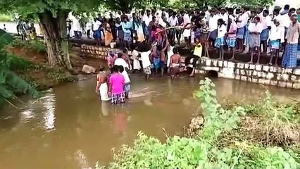உடலை அடக்கம் செய்ய உயிரைப் பணயம் வைக்கும் மக்கள்.. கரூரில் அவலம்