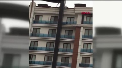 BEYLİKDÜZÜ VE ESENYURT'TA FIRTINA ÇATI İZOLASYONU VE DIŞ CEPHE PARÇALARINI UÇURDU