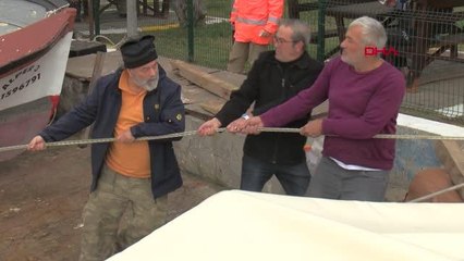 KOCAELİ'DE FIRTINA; 7 TEKNE BATTI