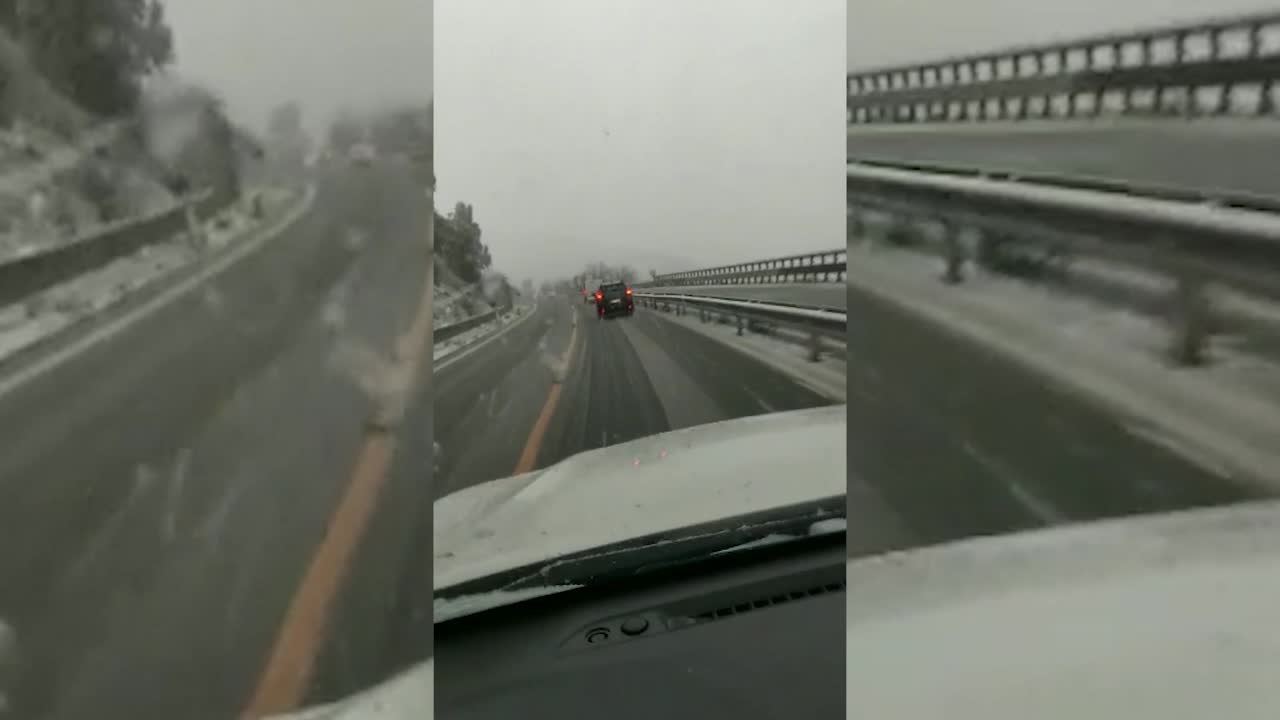 Maltempo: neve in Sardegna, le strade di Nuoro ricoperte da una soffice coltre bianca