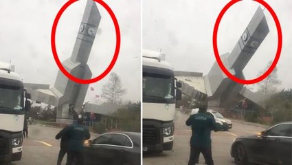 Lodos önüne geleni yıkıp geçiyor! Saat kulesinin devrilme anı kameralarda