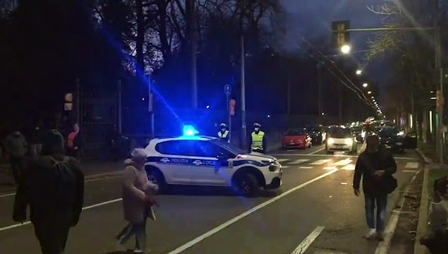 Manifestazione no green pass a Bologna, il video del corteo che blocca i viali