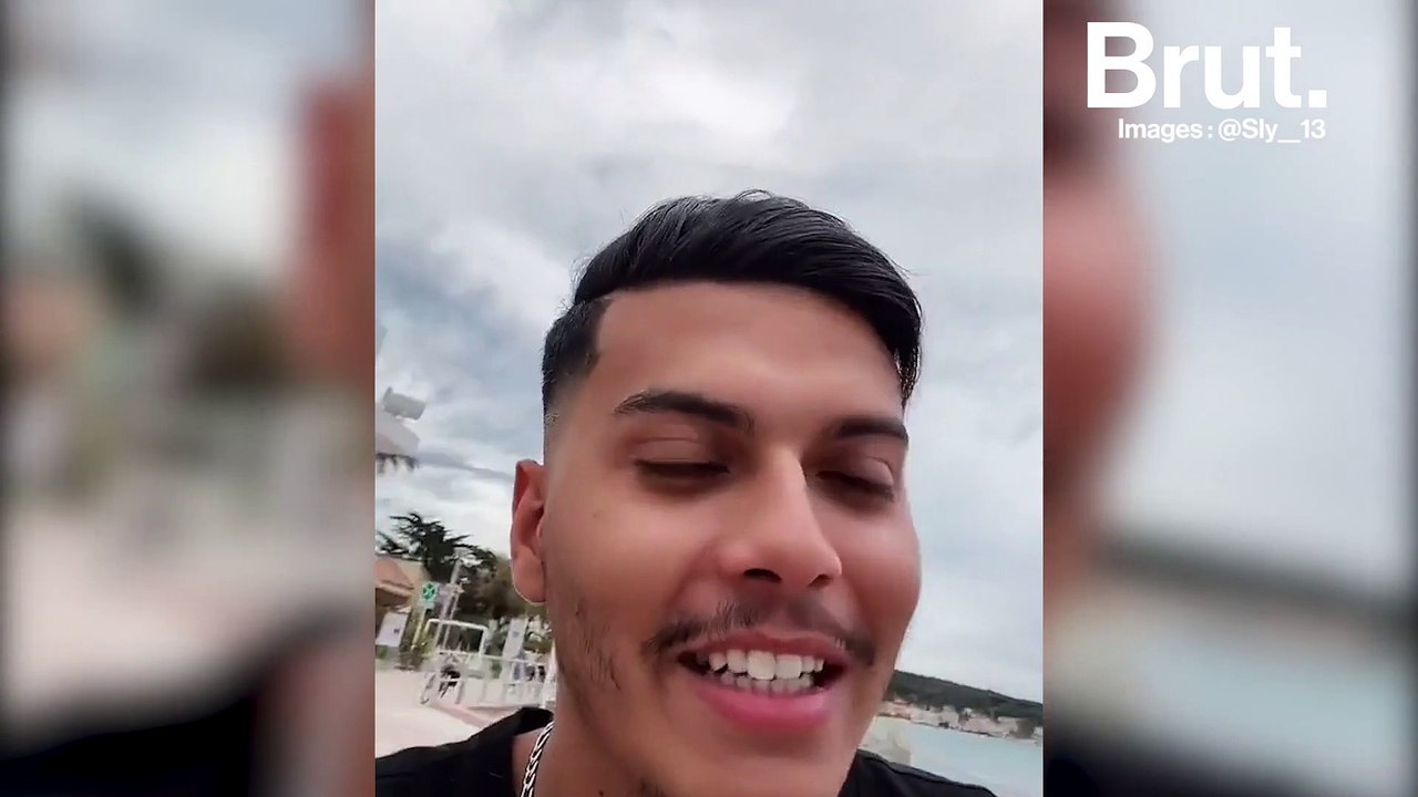 Mehdi a une voix très aiguë et préfère s'en amuser