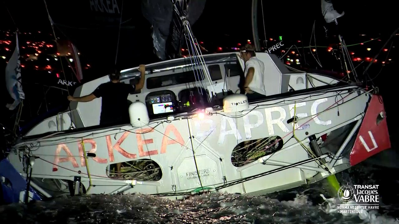 arrivee-de-arkea-paprec-sebastien-simon-yann-elies