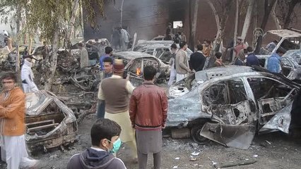 Son dakika haberi: Pakistan'da Kur'an-ı Kerim'e saygısızlığa tepki gösteren grup, polis merkezini ateşe verdi