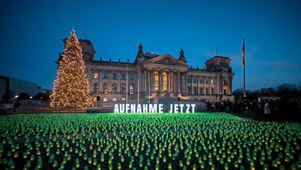 Berlin: Lichtermeer für Flüchtlinge an der Grenze