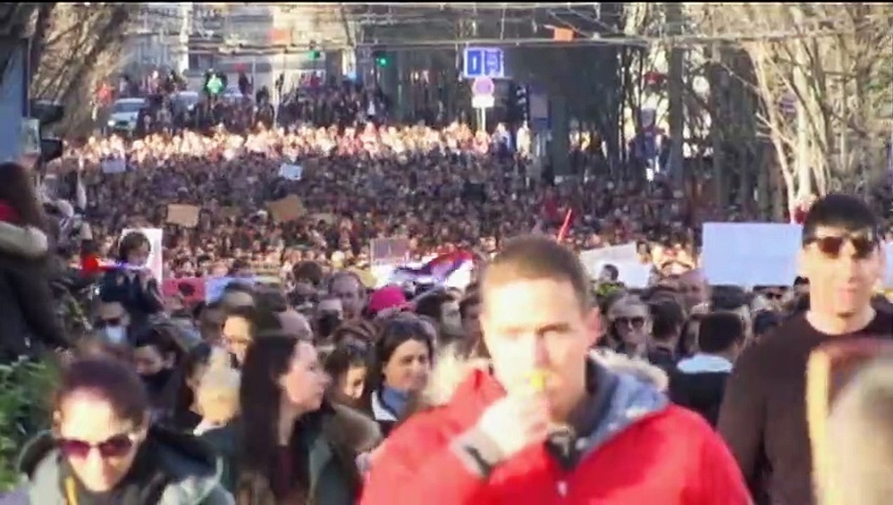 Umweltproteste in Serbien- Umweltschützer blockieren Brücken und Straßen