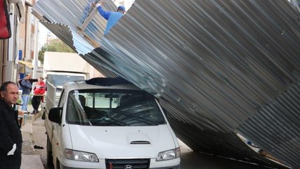 Ölümden saniyelerle kurtuldular! Korku dolu anlar güvenlik kamerasına yansıdı