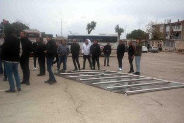 Ayvalık'ta dev güneş paneli otogara uçtu