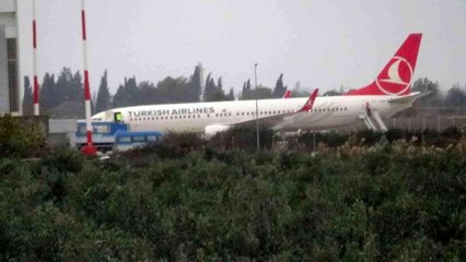 Lodos sebebiyle Diyarbakır-İstanbul seferini yapan THY'ye ait uçak Edremit'e yönlendirildi