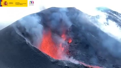 La nuevas bocas eruptivas vuelven a amenazar el barrio de La Laguna