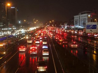 LODOSUN ETKİSİNİ GÖSTERDİĞİ İSTANBUL'DA TRAFİK YÜZDE 85
