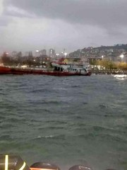 Maltepe'de lodos nedeniyle gemi karaya oturdu