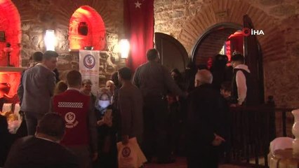 300 yetimin yüzünü güldüren imza günü