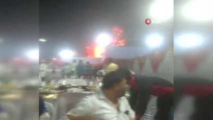 Düğünde çıkan yangına rağmen yemek yemeye devam ettiler