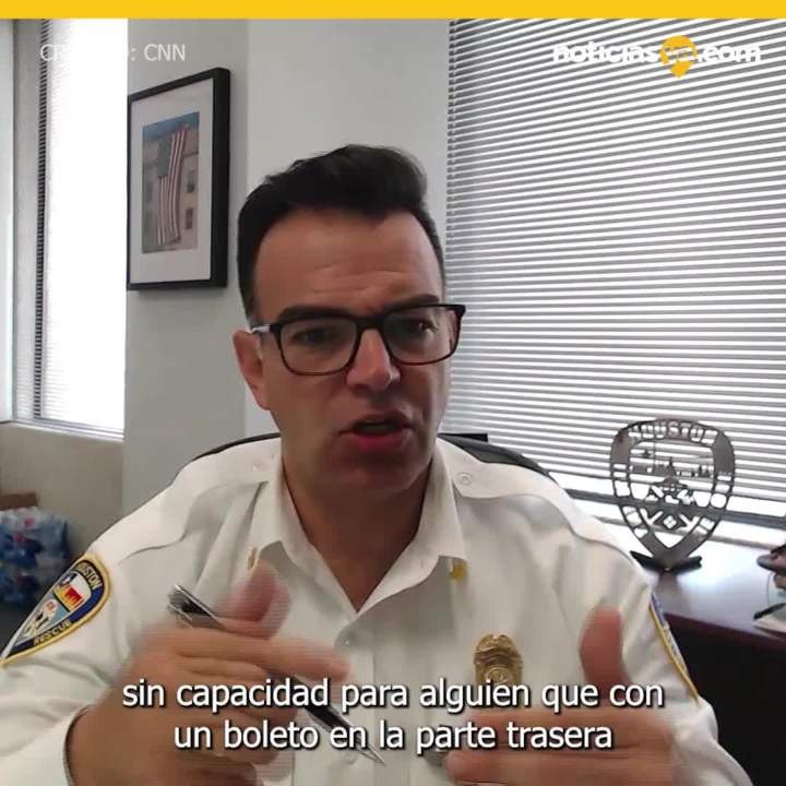 Bombero explica