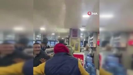Fırtınaya denizin ortasında yakalanan feribotta korku dolu anlar kamerada