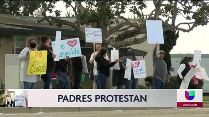 Padres protestan ante posible cierre de escuelas en Distrito de Oceanside