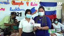 Con alegría estudiantes bachilleres reciben bono en Managua