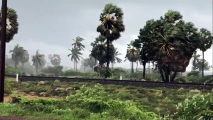 ஆக்ரோஷமான சூறைகாற்று.. நடுவழியில் பீதியில் நின்ற ராமநாதபுர மக்கள்.. 2 நாட்களுக்கு பலத்த மழை