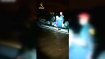 La Guardia Civil rescata a vecinos en lanchas neumáticas tras el desbordamiento del río Pas