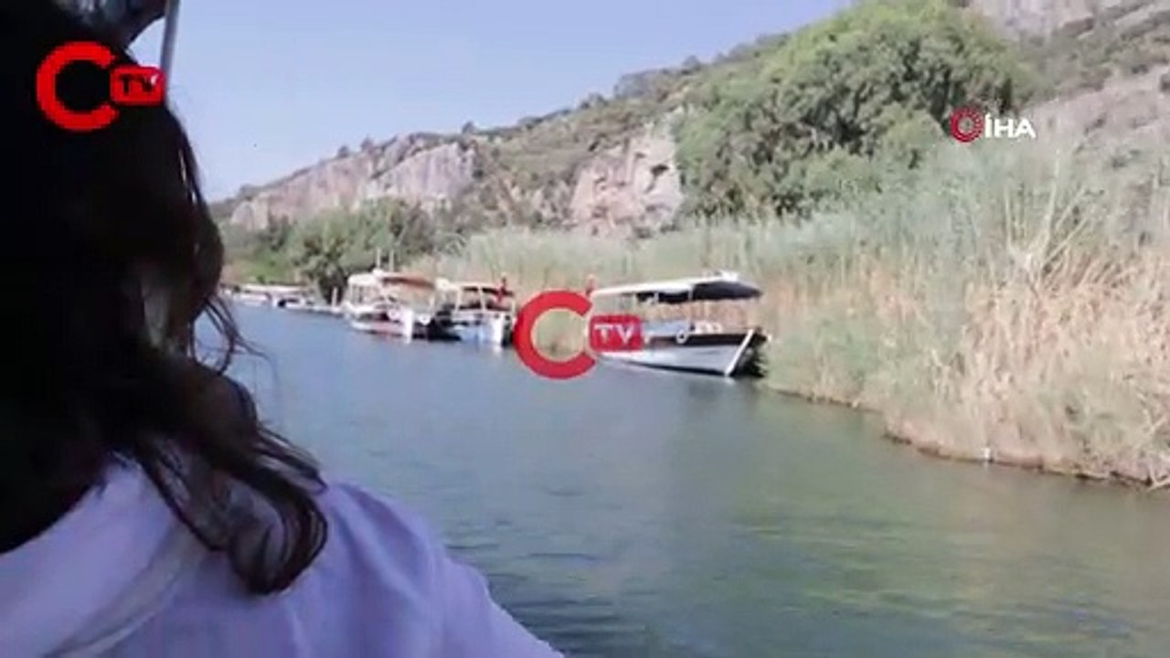 Dünyanın önemli doğal miraslarından biri olan Dalyan Kanalları'na kamyonlarla kum ve taş dökülüyor