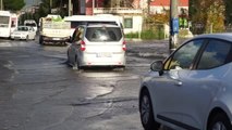 BALIKESİR - Edremit Körfezi'nde sahil yolunu su bastı