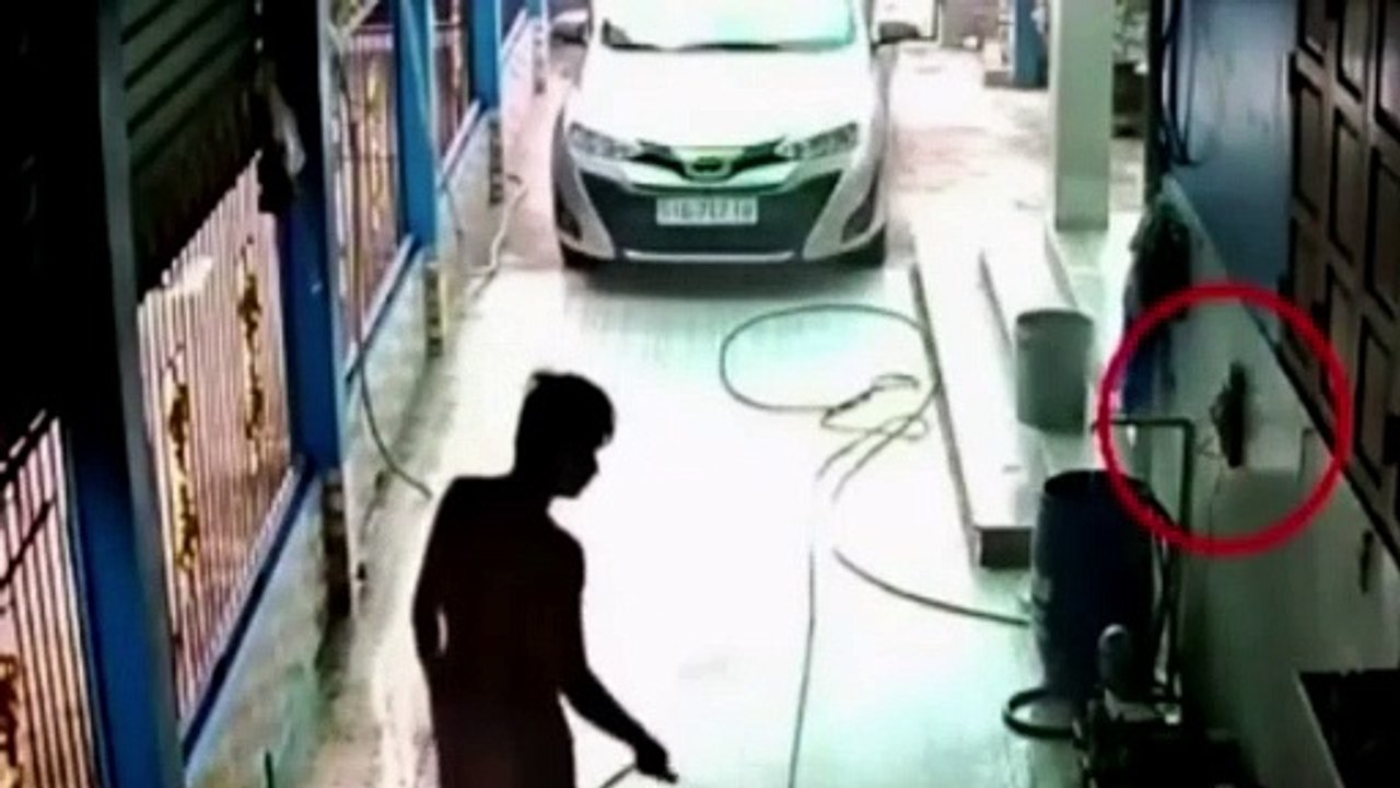 Kesetrum Saat Mencuci Mobil