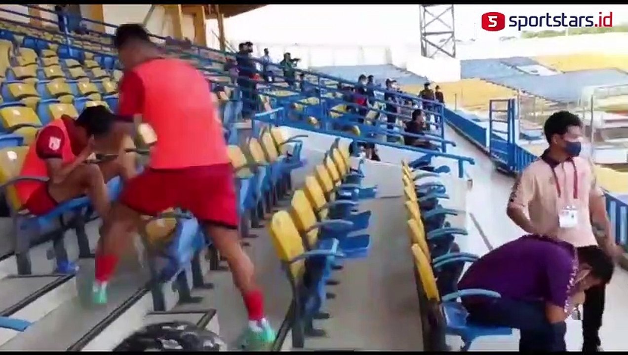 Ricuh! Wasit Liga 2 Dikejar dan Diduga Digebuki Usai Pimpin Laga Tiga Naga Vs Semen Padang