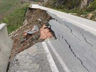 Ordu'da heyelan anı ve yaşanan panik kamerada