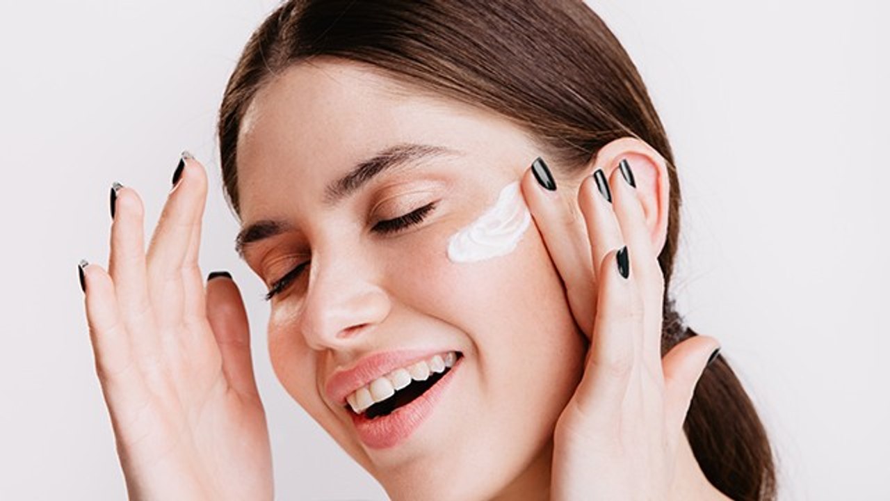 Rawat Kulitmu saat Musim Dingin dengan Produk Skincare Ini