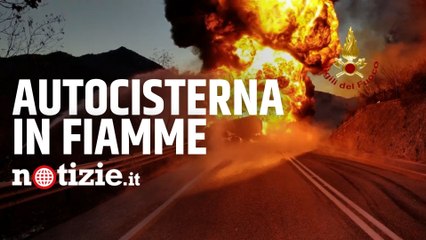 Spoleto, autocisterna piena di benzina in fiamme: chiusa la Flaminia