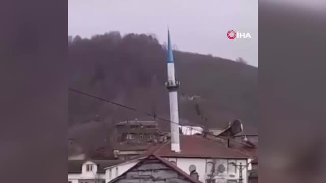 Fırtına minareyi beşik gibi salladı