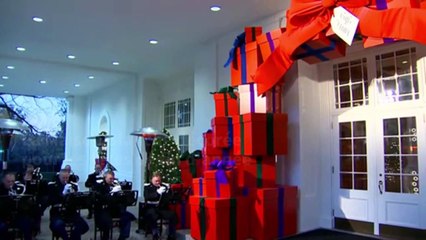 Etats-Unis: les Biden dévoilent les décorations de Noël de la Maison Blanche