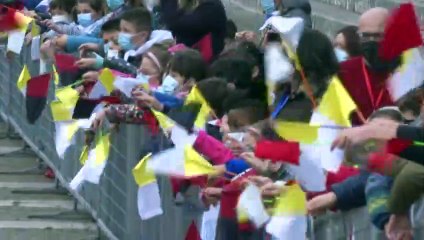 Papa viaja pelo Mediterrâneo para defender migrantes