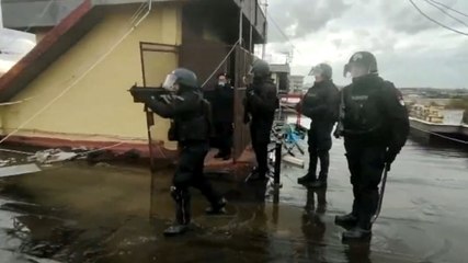 Arzano (NA) - Blitz nel rione 167: marijuana nascosta in canaline cavi elettrici (03.12.21)