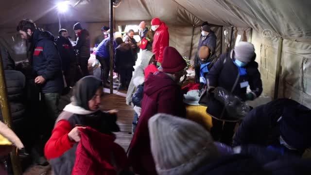 Belarus-Polonya sınırındaki göçmen çocuklar için giysi yardımı