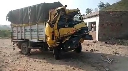 Mini truck collides with standing trailer, driver dies