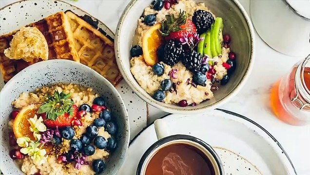 The Scoop on What’s Best During the Holidays…Snaking or Feasting?