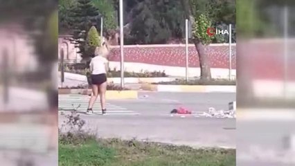 Çöp kutularını devirdi, şişeleri araçların üzerine attı, yaptıklarına kimse anlam veremedi