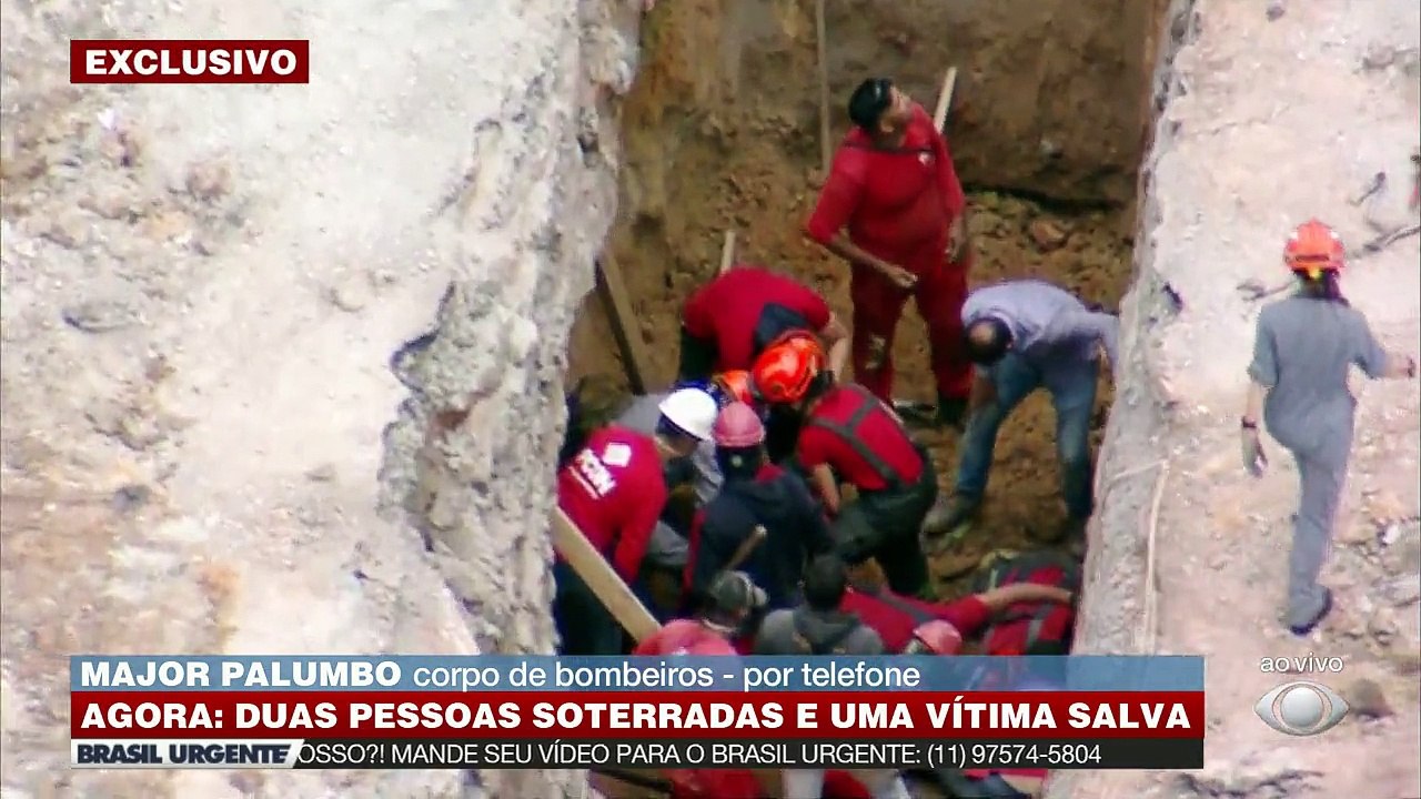 Desabamento em construção deixa três pessoas soterradas na Grande SP. Duas já foram resgatadas e o Corpo de Bombeiros atua para salvamento
