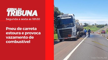 Pneu de carreta estoura e provoca vazamento de combustível