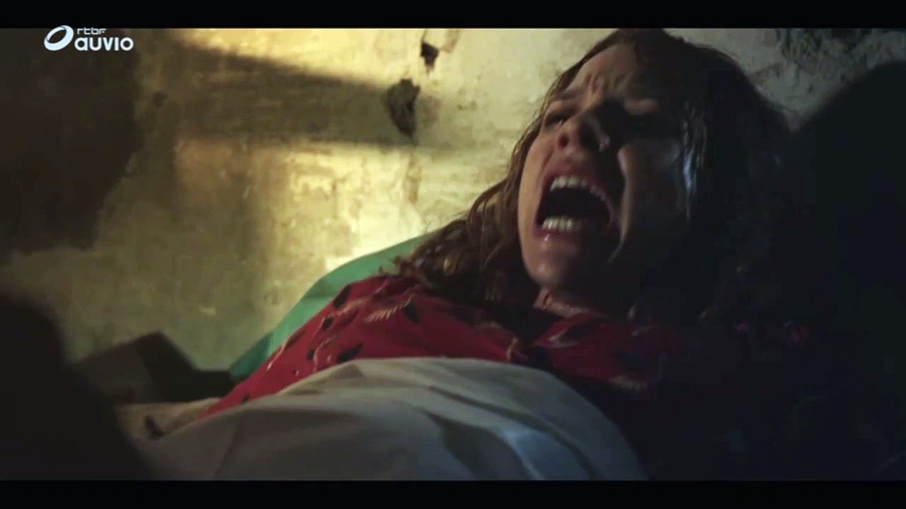 Plus belle la vie : [Extrait Prime "Black out"] - Betty aide Léa à mettre au monde son bébé