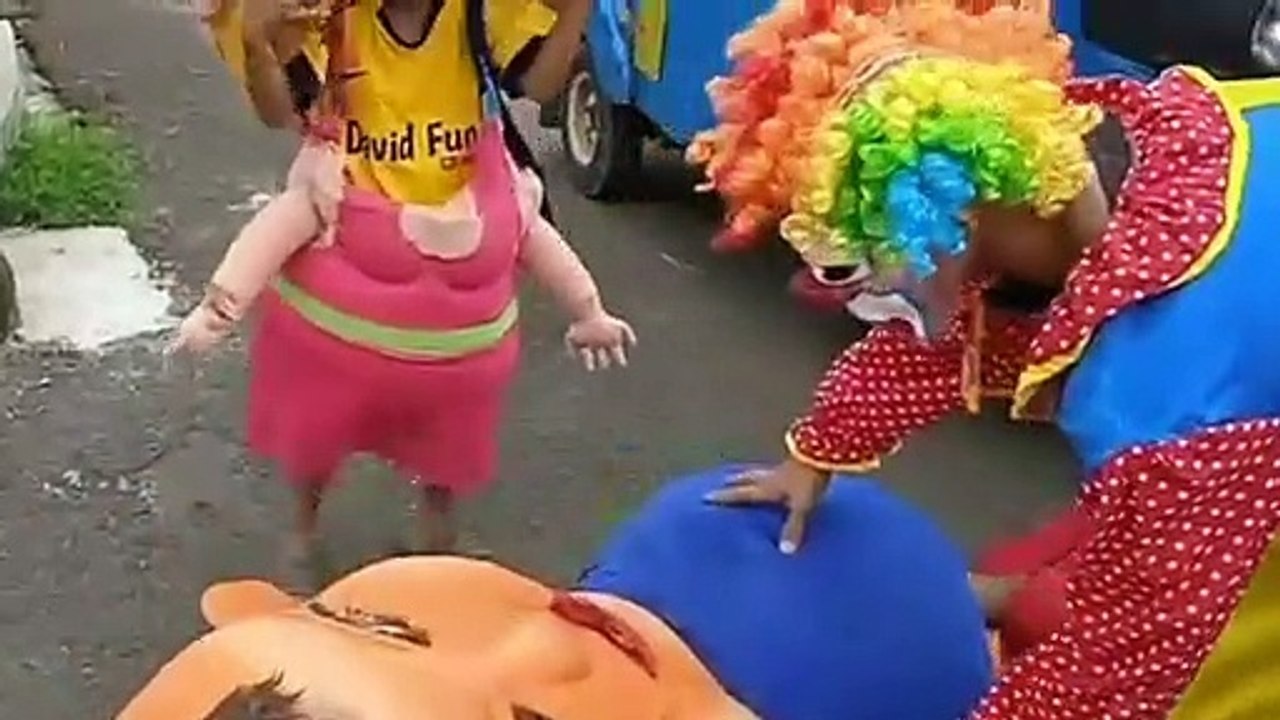 Badut Lucu Tertabrak Bajaj