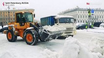 روسيا: الطبيعة ترخي رداءها الأبيض على عاصمة القياصرة.. 7 آلاف متر مكعب من الثلوج في 24 ساعة
