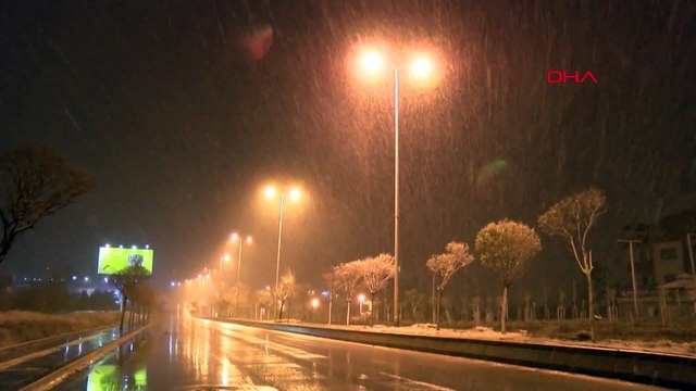 Ankara'ya mevsimin ilk karı yağdı